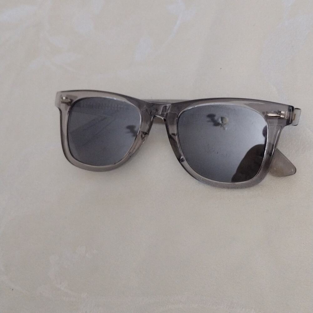 Chic Transparent Gray Sunglasses